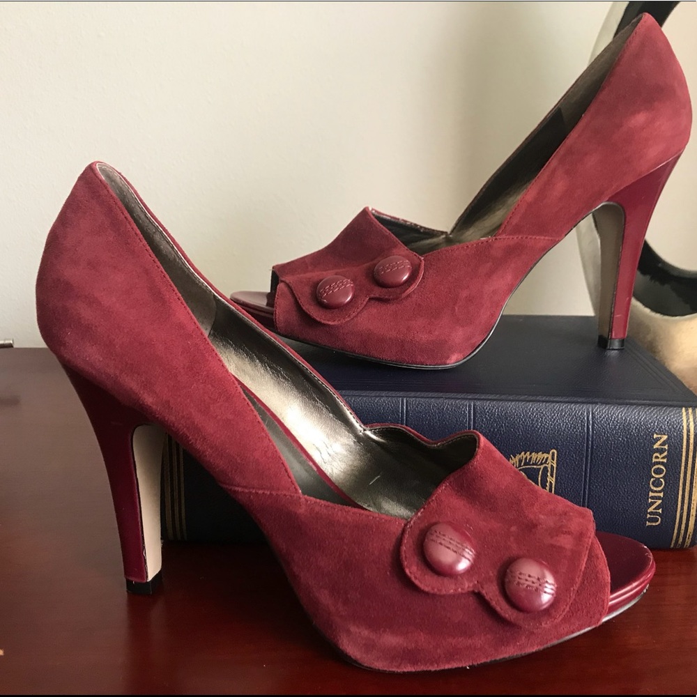 Nine West burgundy peep toe pumps 11